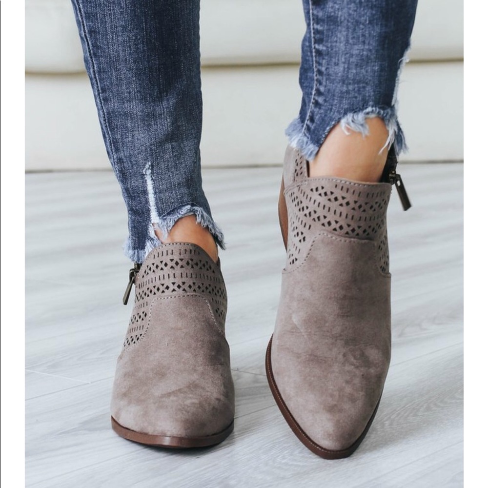 LAST 1🌸 cutout booties tan vegan suede - Picture 3 of 6